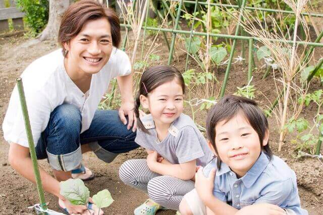 子供部屋に向く方位と八方位別の花風水、開運体質になる寝室花風水